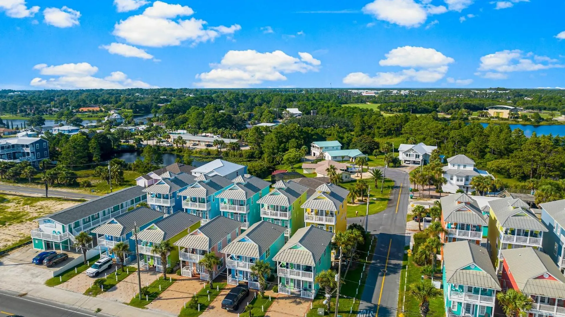 Semesterbostad Colorful Cottage Next To Pier Park W/ Gulf Views And Pool! Panama City Beach